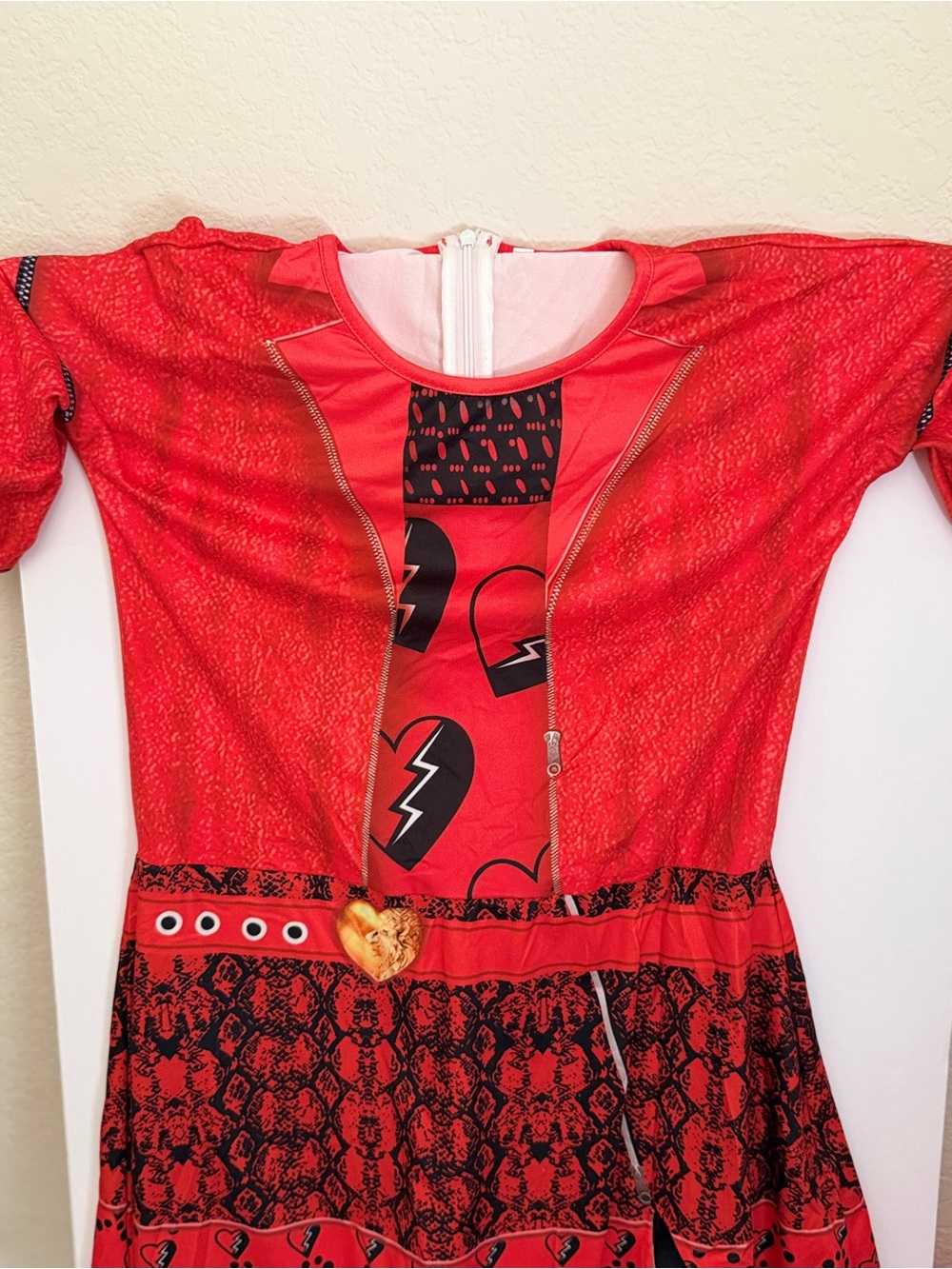 Disney Descendants Red Costume with gloves and Wig - Picture 4 of 7